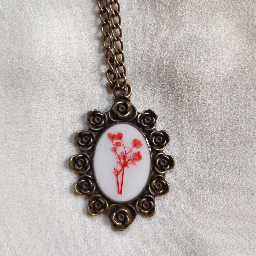 Flower design vintage locket