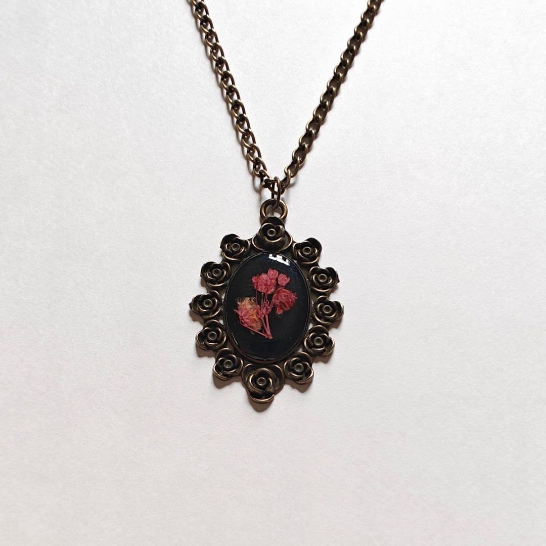 Flower design vintage locket