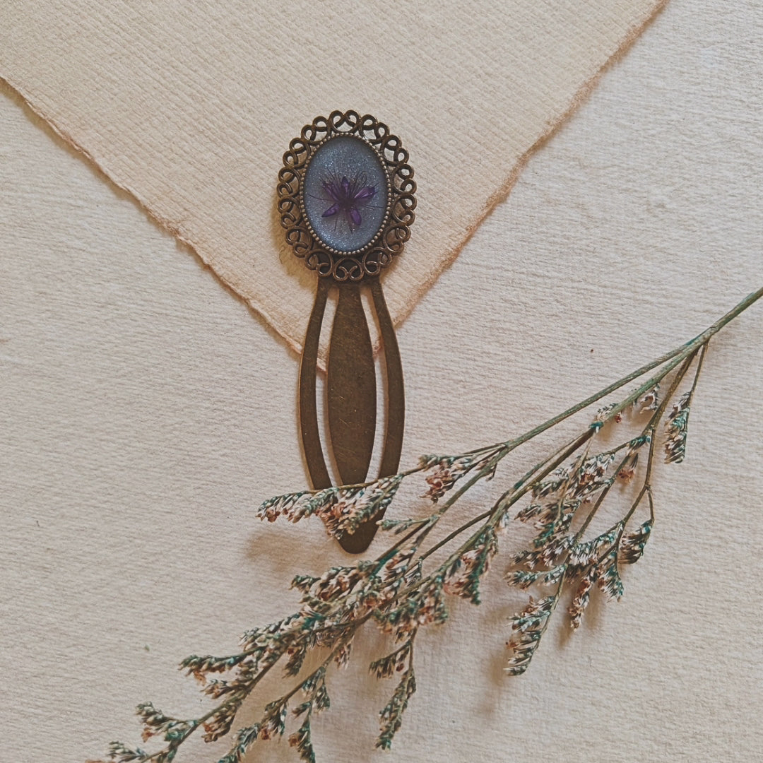 Tiny blooms bookmark