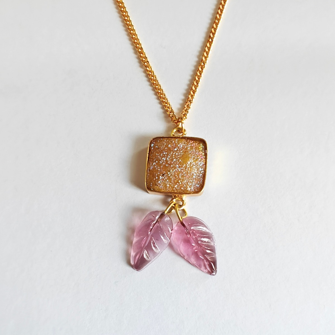 Duzy stone pendant