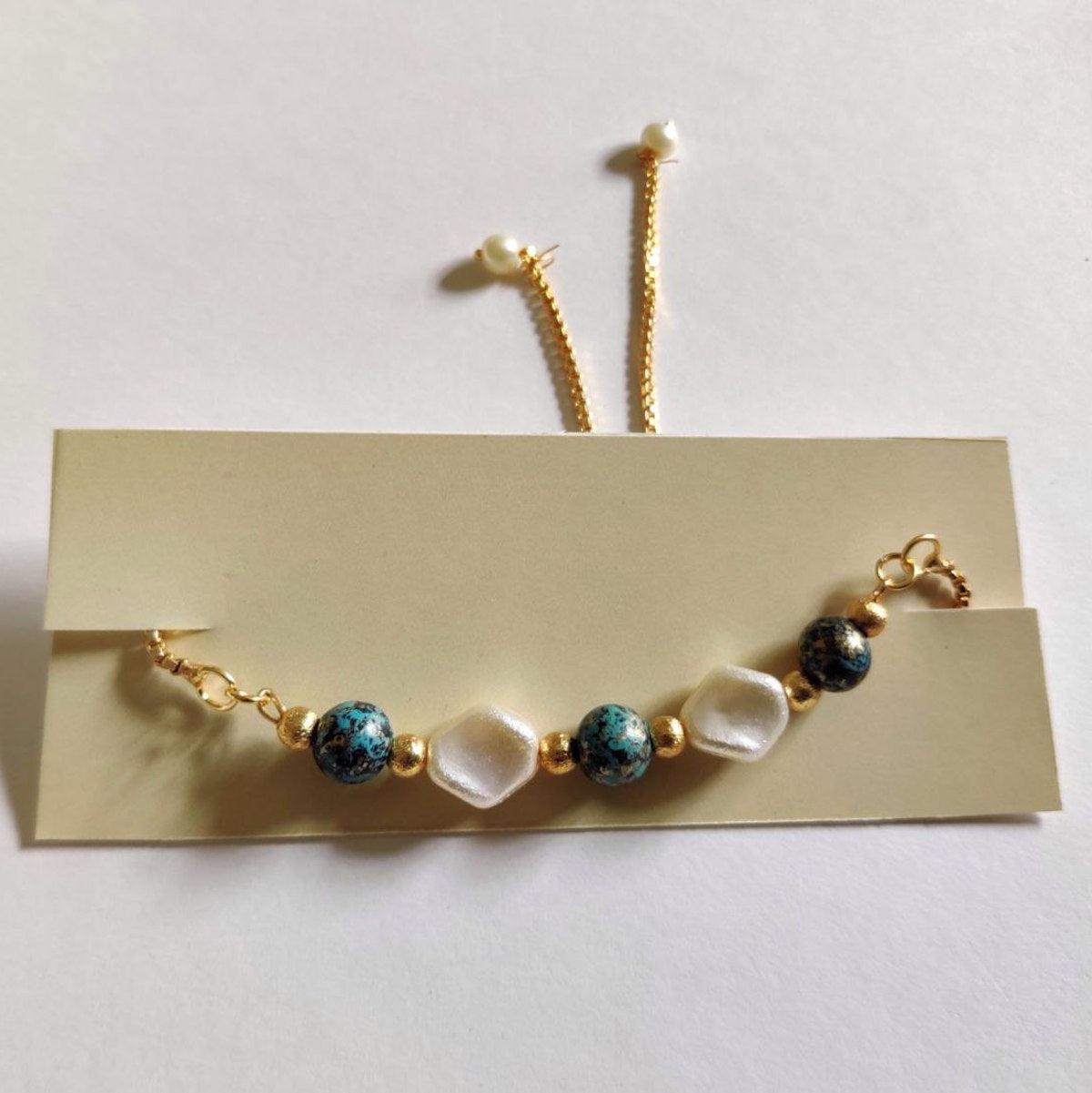 Teal-ivory beaded bracelet