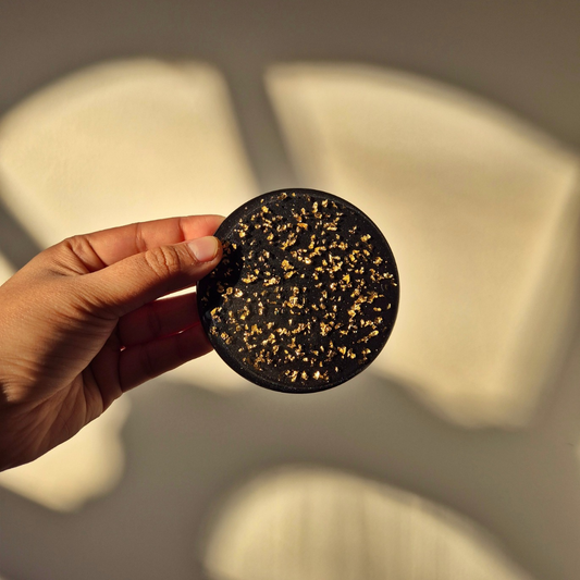 Gold flakes resin coasters