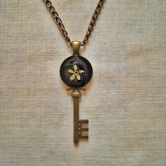 Moringa vintage key locket