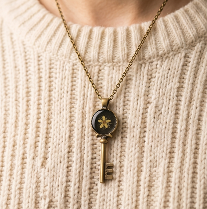 Moringa vintage key locket