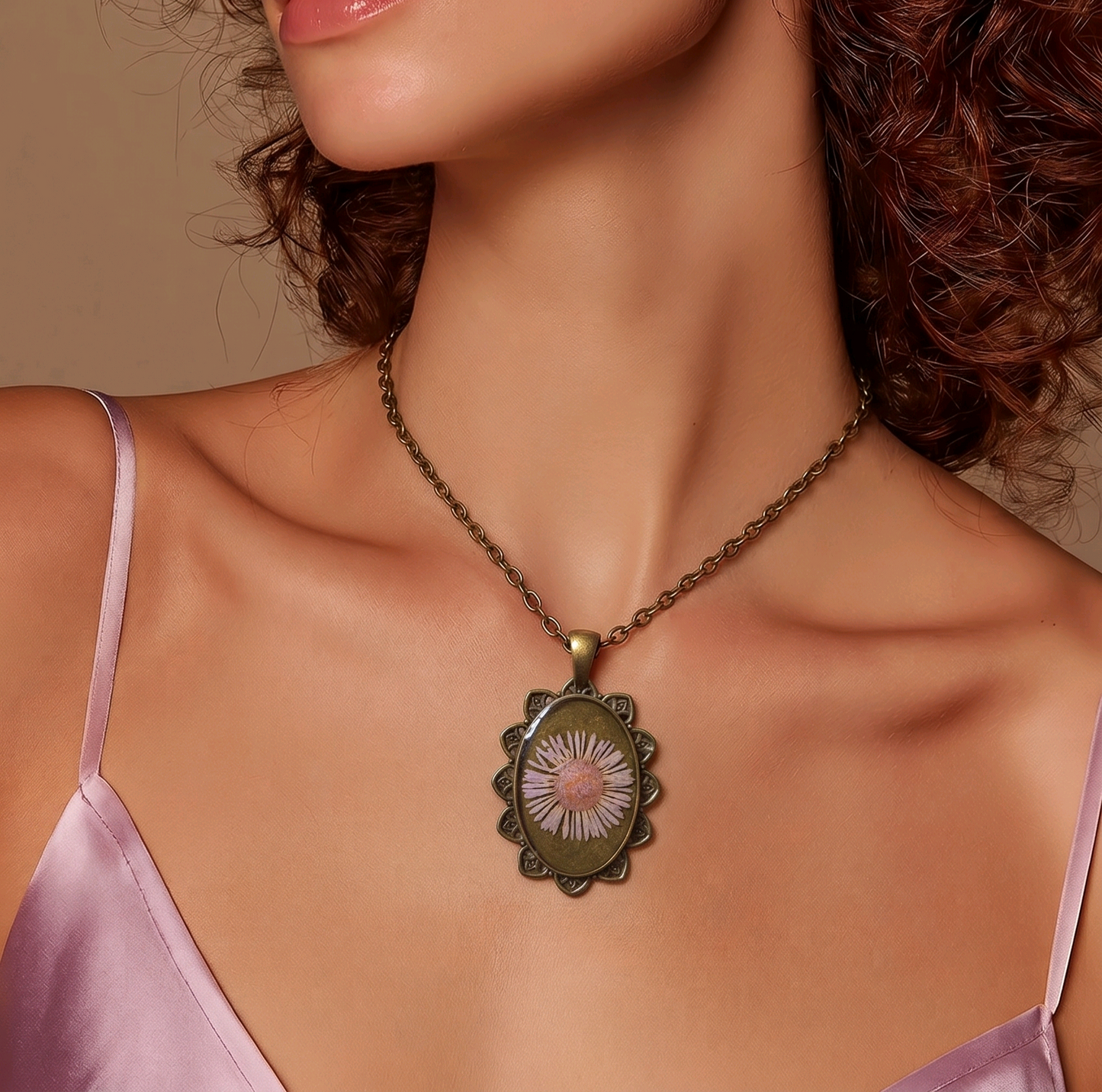Daisy vintage locket