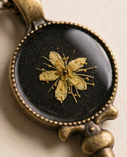 Moringa vintage key locket