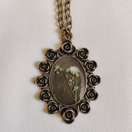 White gypsy vintage locket (A)