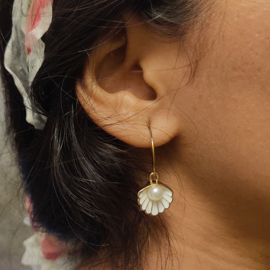Iti earrings (pearl white)